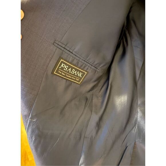 Jos A. Banks Men’s 2 Piece Suit, size 39 - Picture 10 of 16
